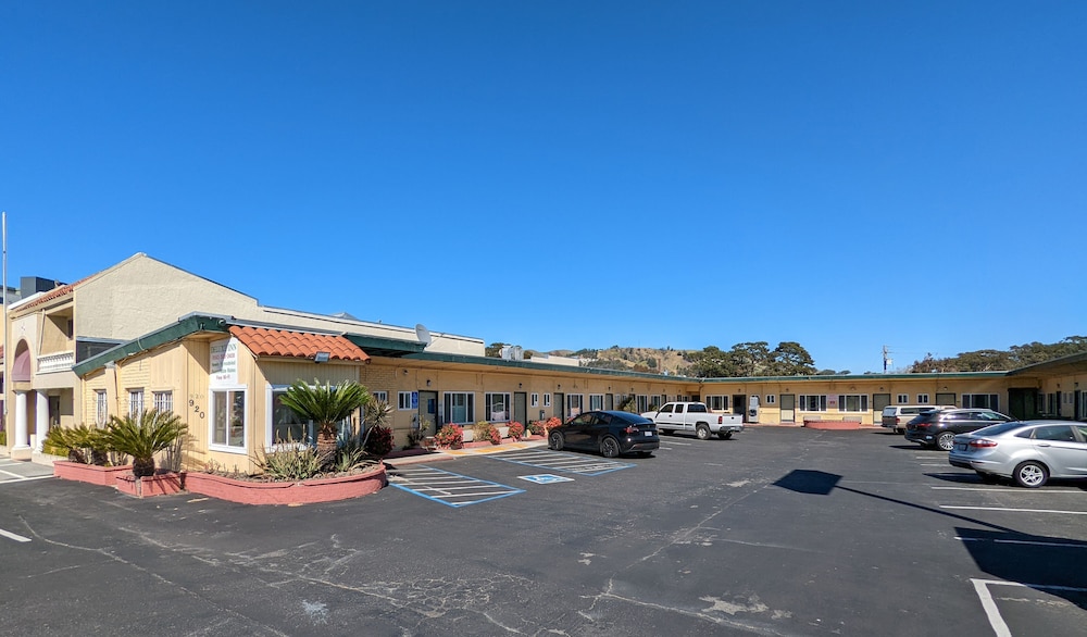 Deluxe Inn 35/50