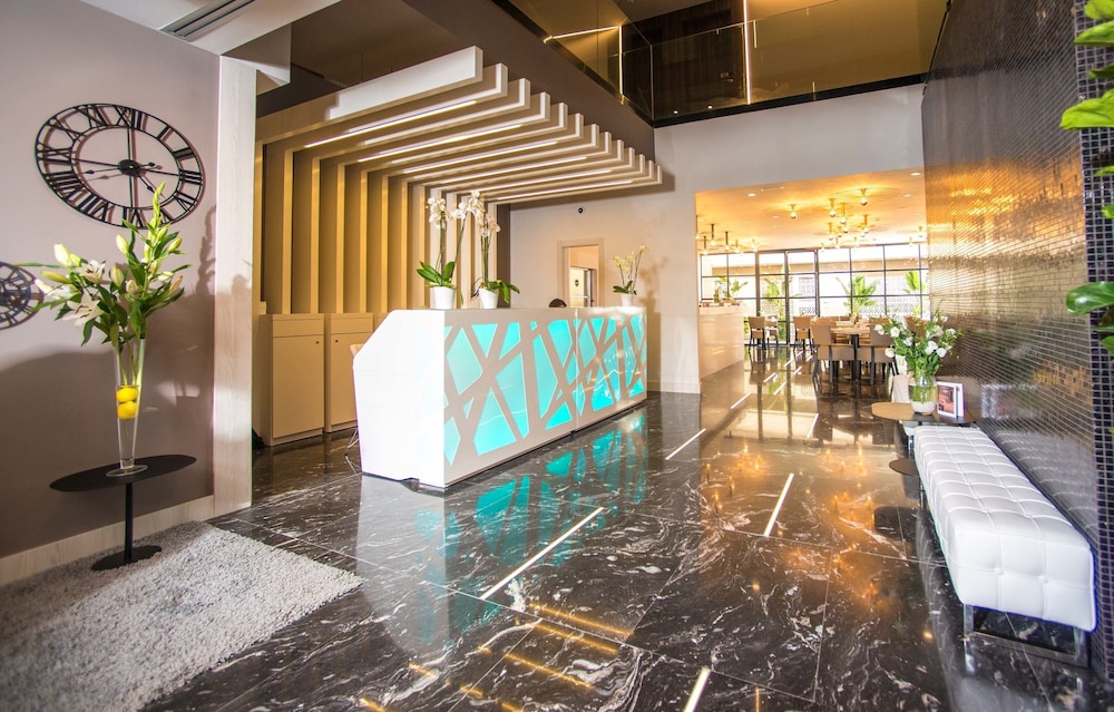 Arya Stadium Hotel 8/68