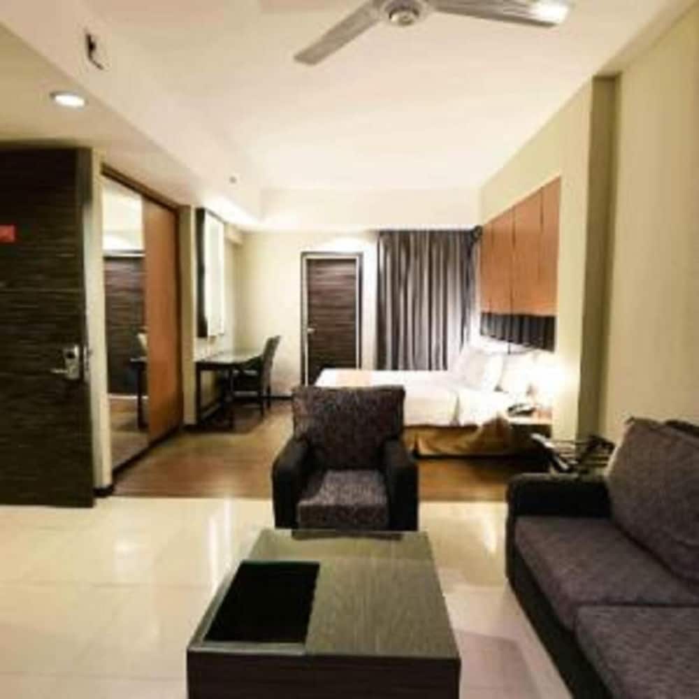 The Malibu Suites Balikpapan 25/36