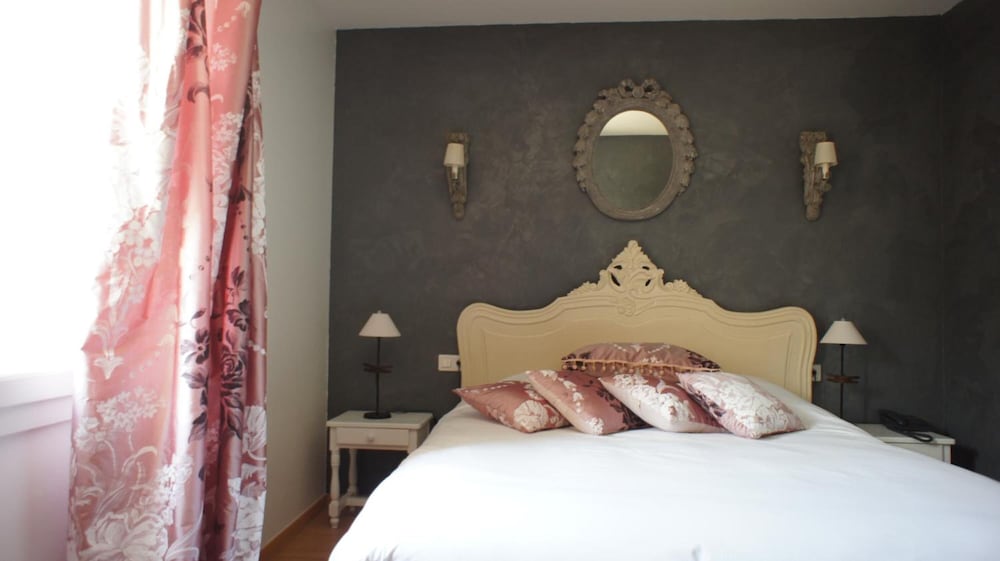 HOTEL DES PINS 10/21