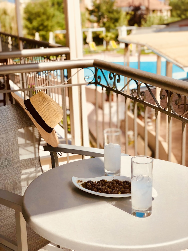 G. George Hotel 31/50