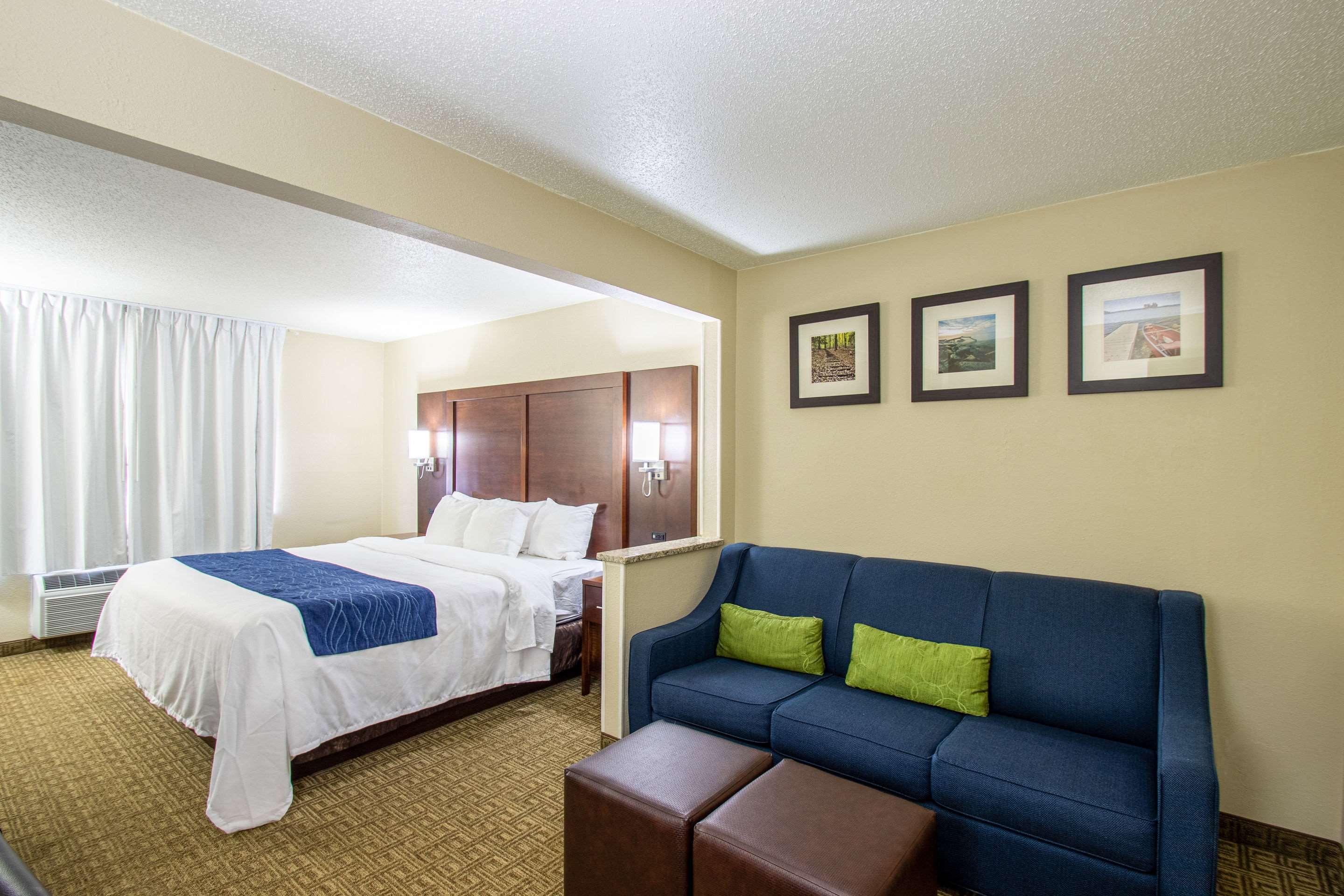 SUITE, KING BED