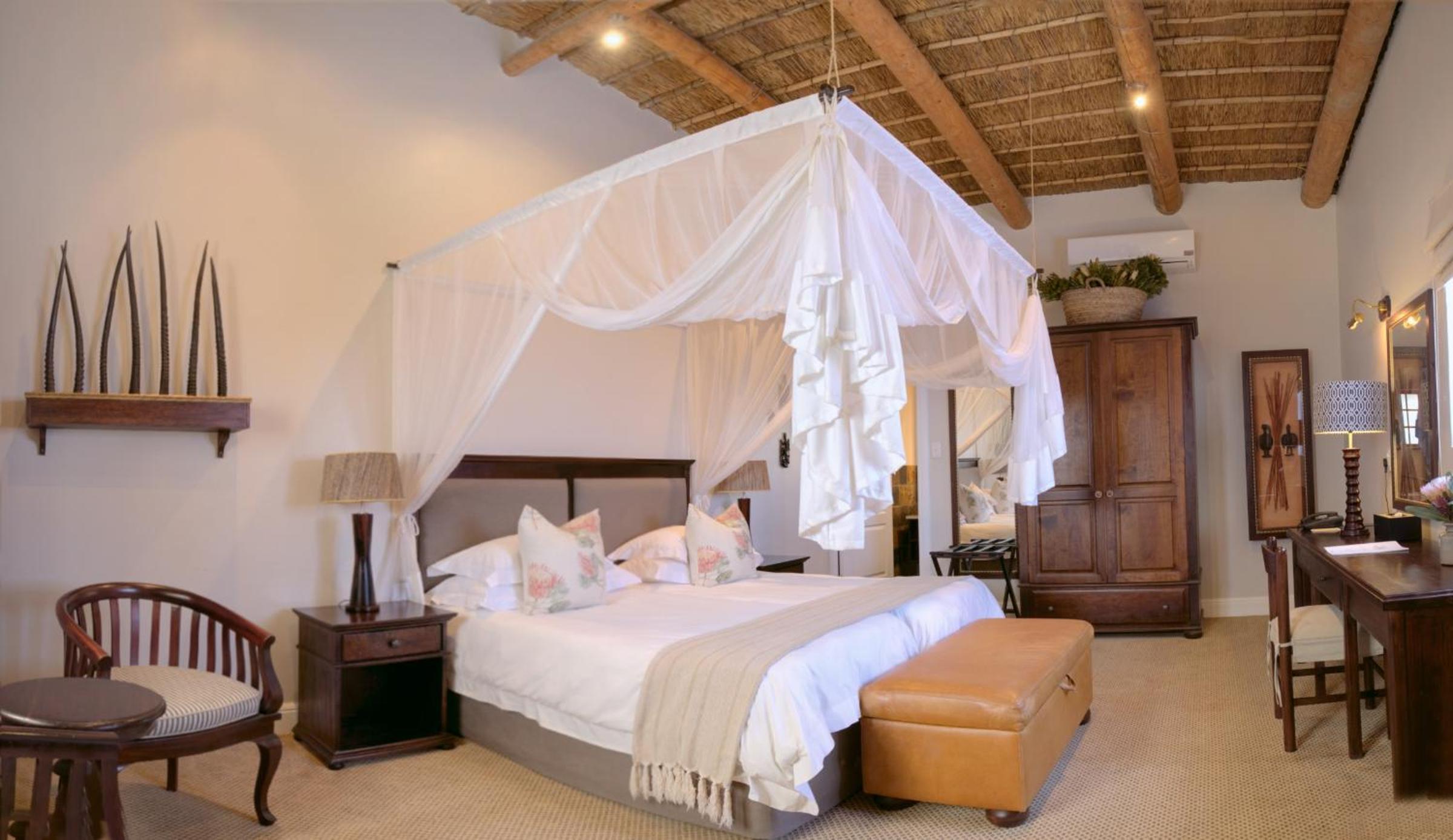 Lodge, King Bed