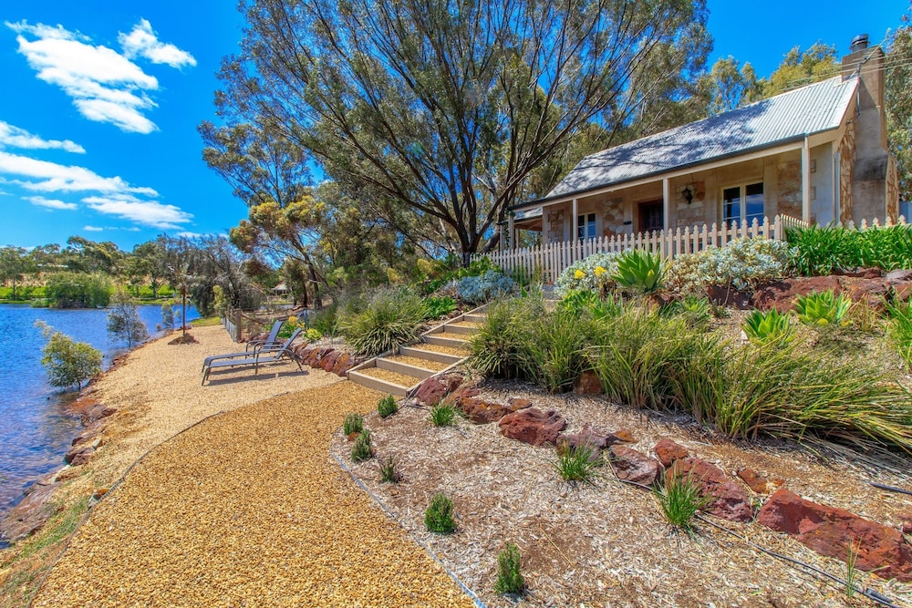 Stonewell Cottages & Vineyards 37/50