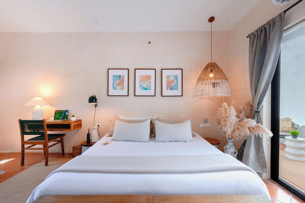 LUXURY, KING BED, TERRACE