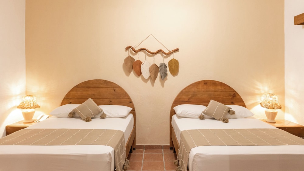 STANDARD, 2 DOUBLE BEDS, PARTIAL SEA VIEW