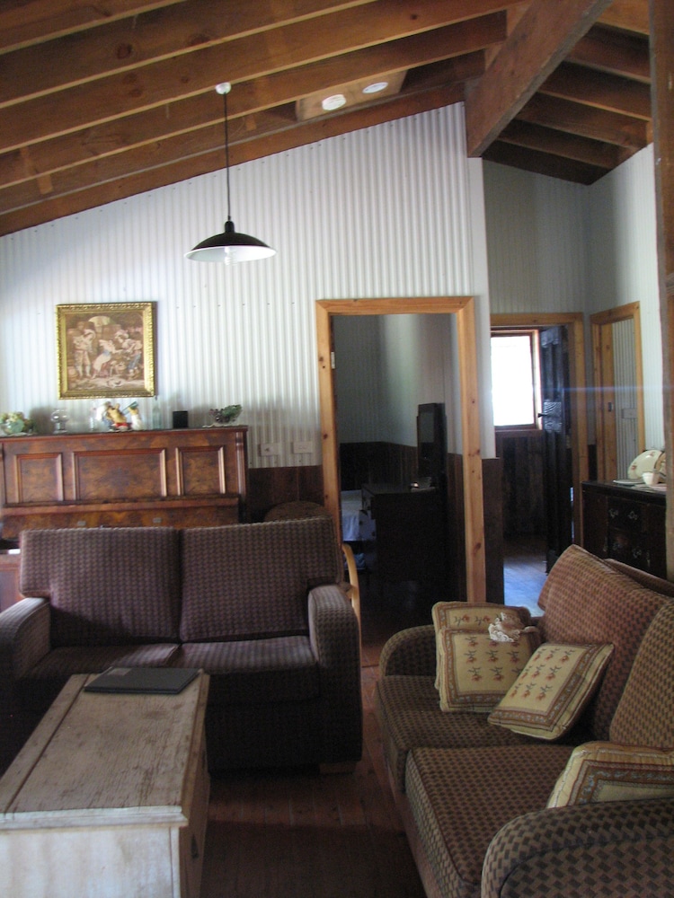 LOVEDALE COTTAGES 19/43