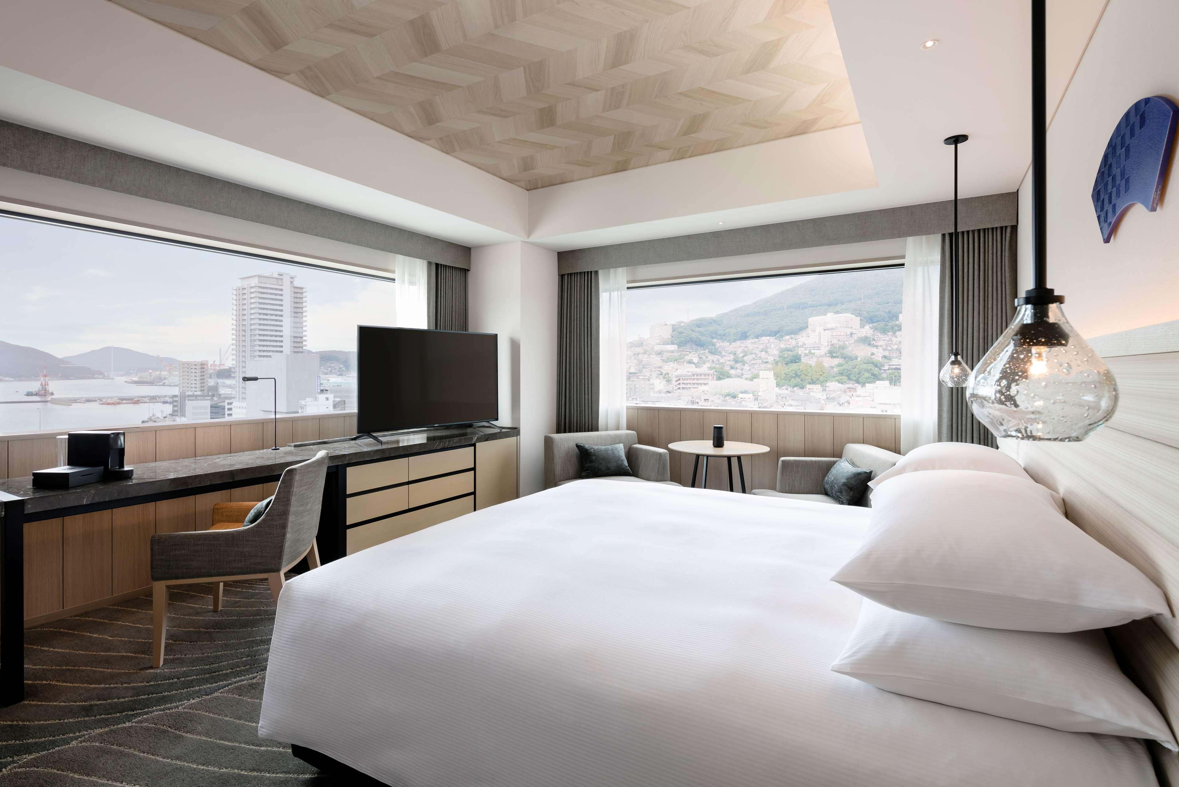 DELUXE, EXECUTIVE, KING BED, CORNER