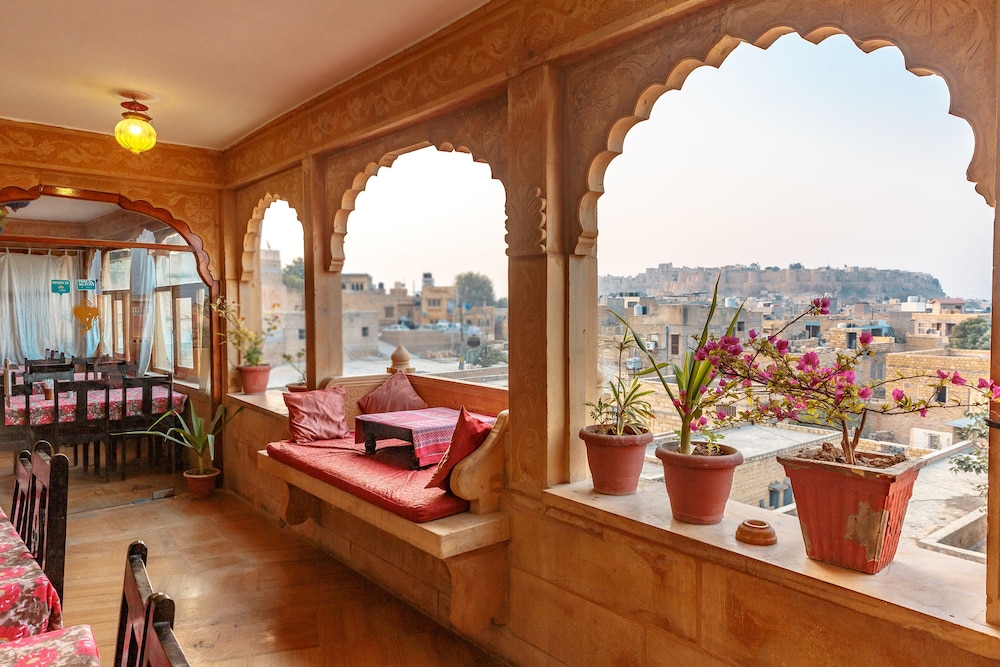 Vista Rooms at Patwa Haveli Road 48/63