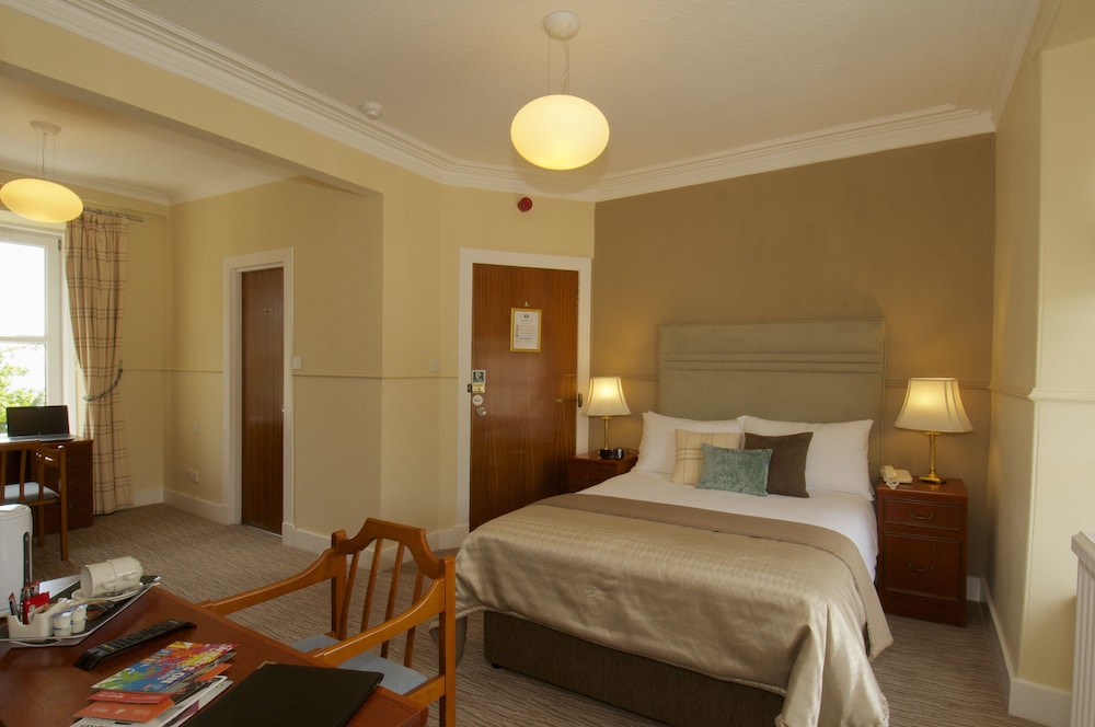 Cove Bay Hotel 8/60