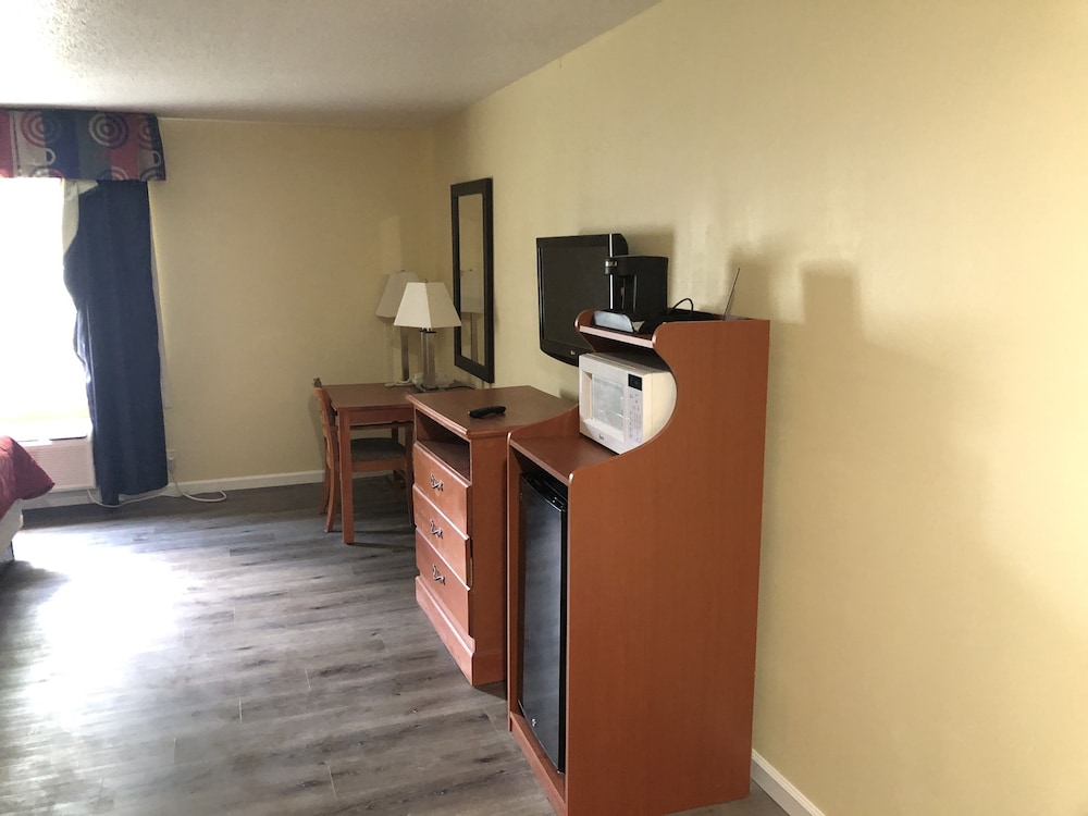 Quality Inn & Suites Woodstock Near Lake Geneva 12/15