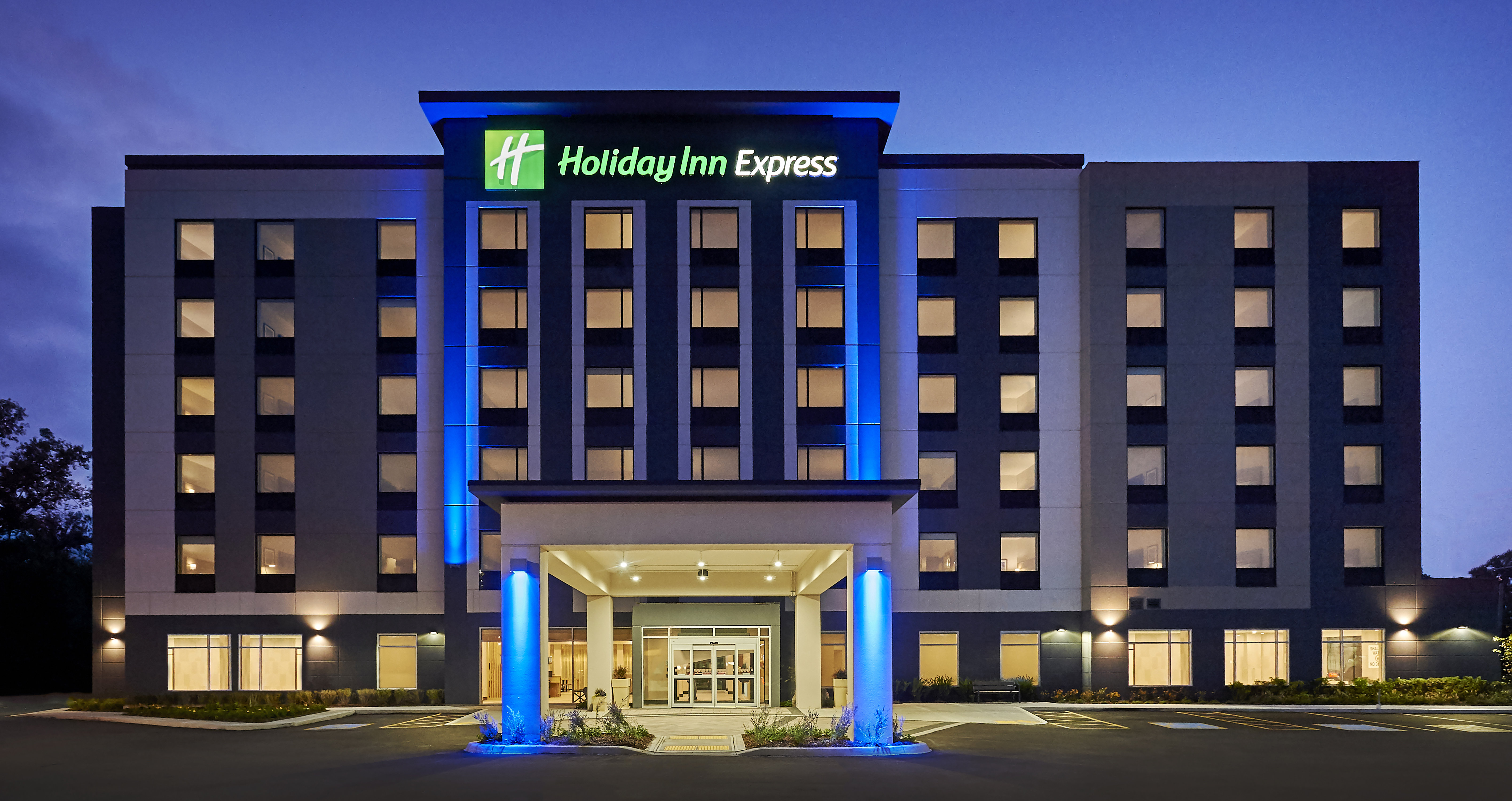 Holiday Inn Express Sarnia - Point Edward 1/46