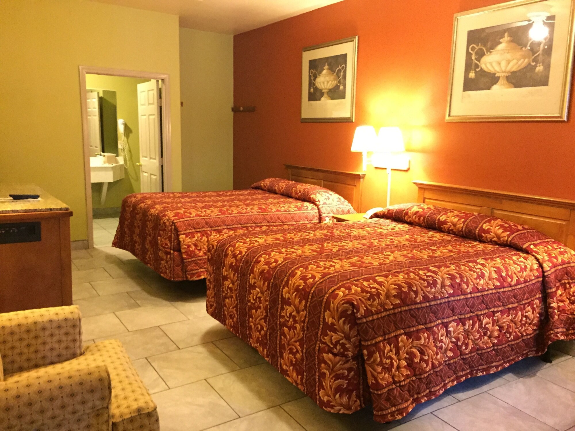 STANDARD, 2 QUEEN BEDS