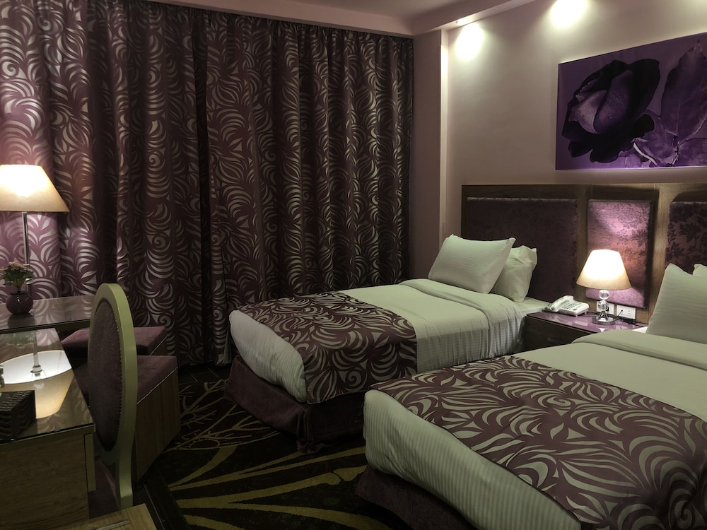 Elite, Twin Beds