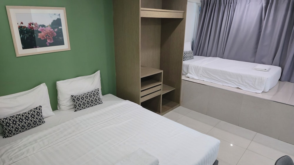 Standard, Triple, 1 King and 1 Single Beds, Building 1