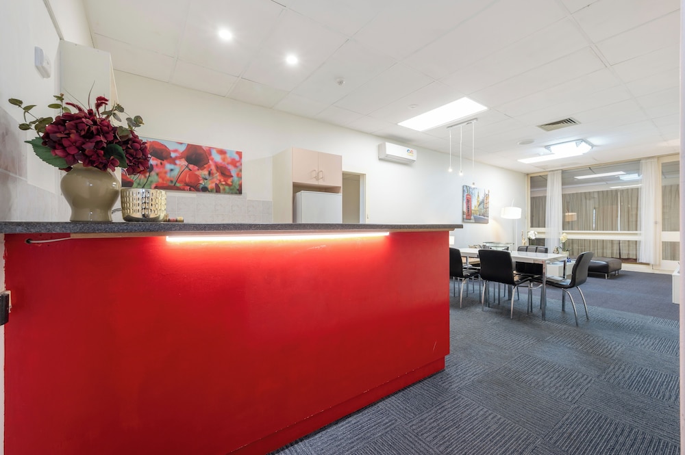 Adelaide Granada Motor Inn 7/65