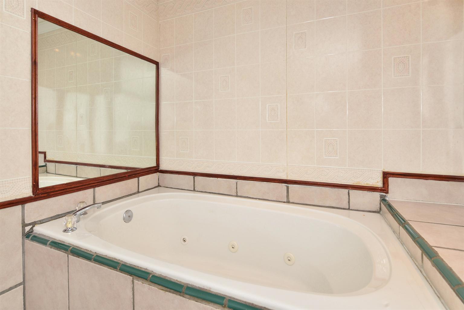 Americas Best Value Inn & Suites Kansas City 35/36