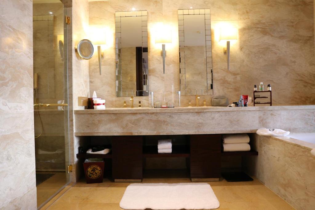 Signature, Suite, King Bed