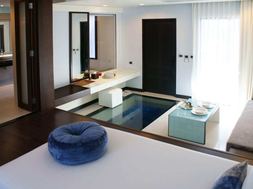 Deluxe, Twin Beds, 1 Double and 1 Single Bed, Pool Access