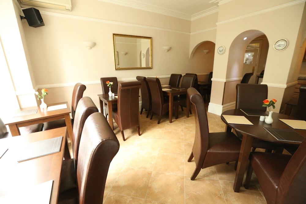The Corner House Hotel Guest House 32/45