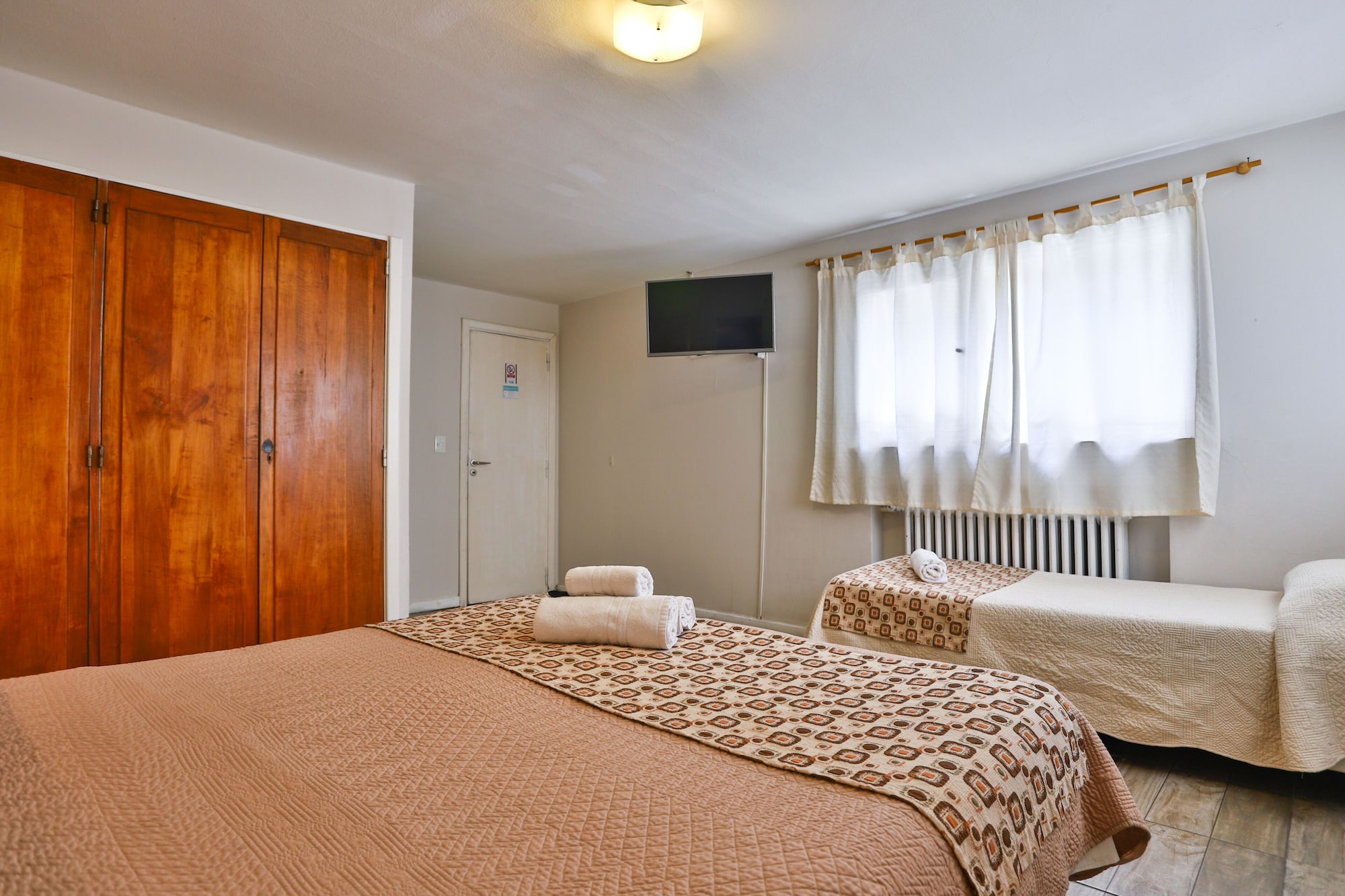 Room, Triple