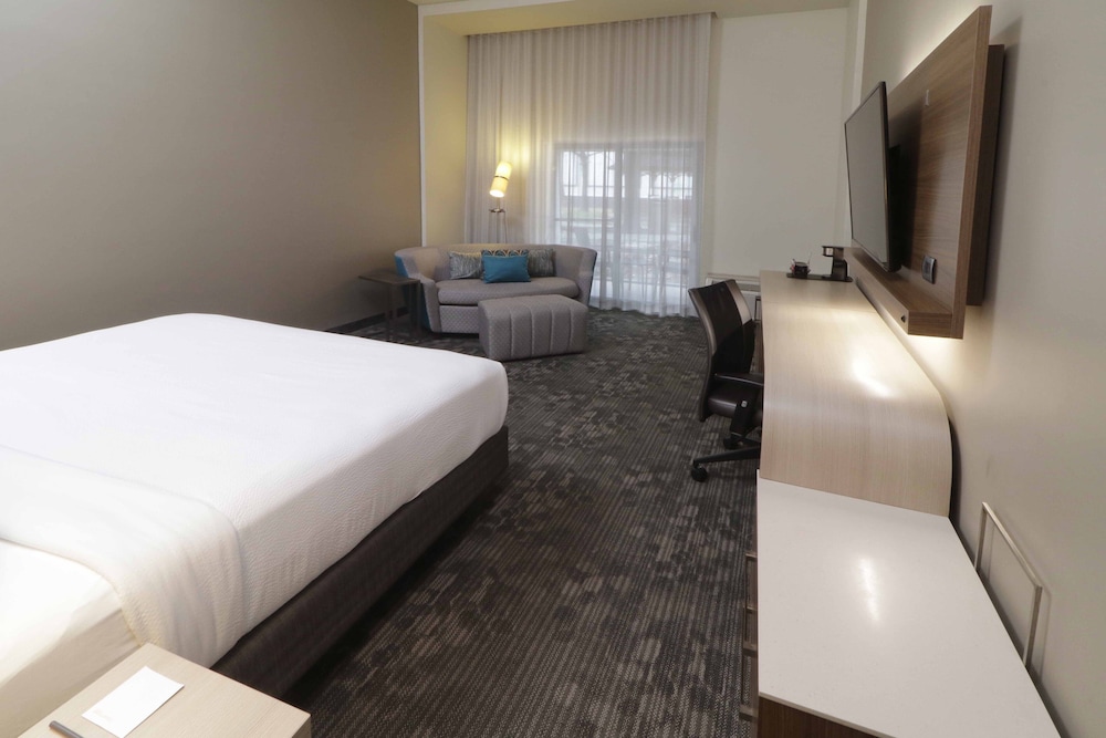 Courtyard By Marriott Monterrey Airport 10/50