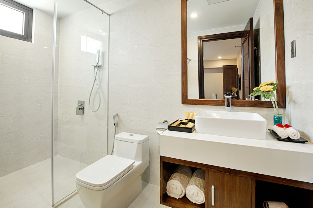 Yarra Ocean Suites Danang 56/58