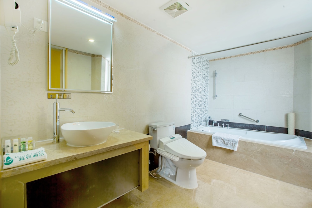 Louis Hotel Zhongshan 24/40