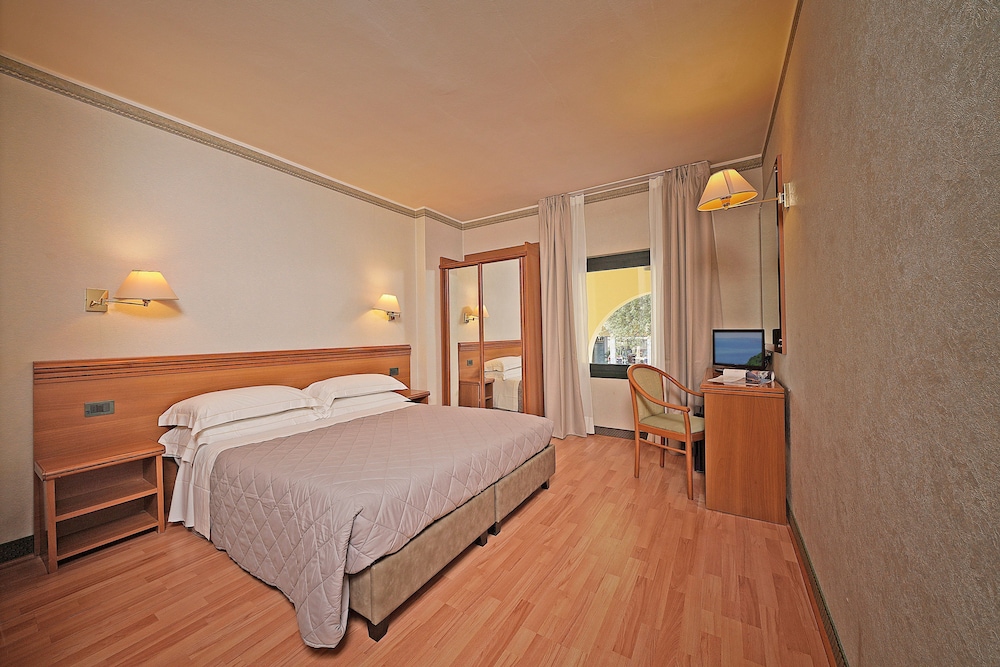 Du Lac Hotel 16/69
