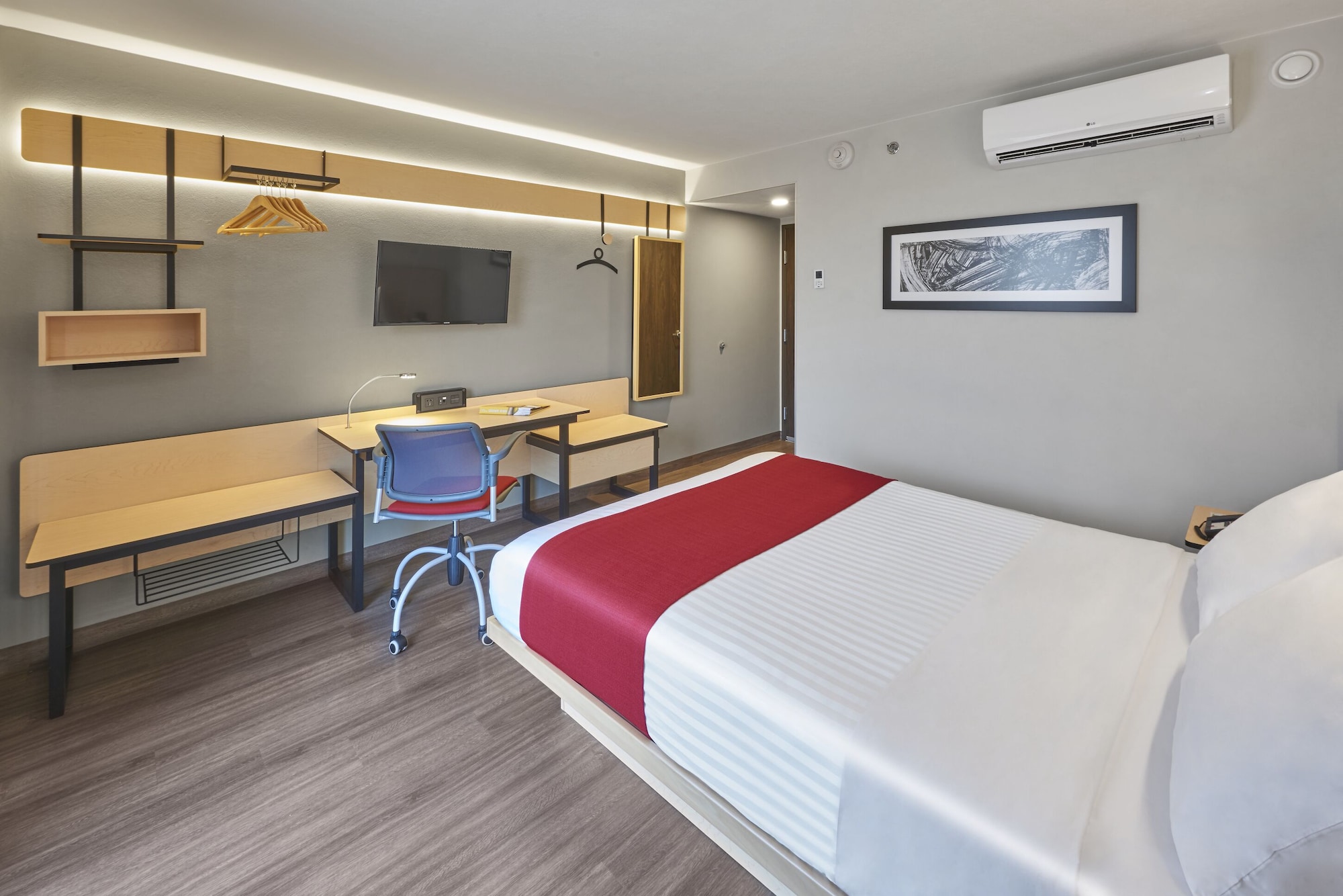 Standard, Queen Bed