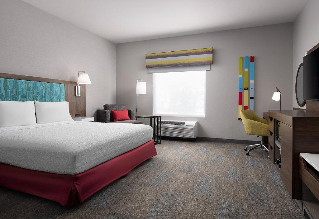 ROOM, KING BED, SOFA, ACCESSIBLE
