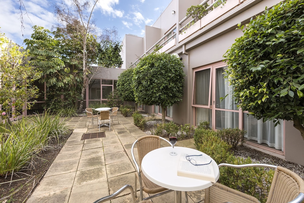 Kimberley Gardens Hotel 66/72