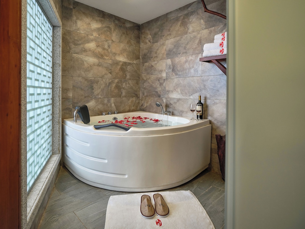 Lee's Boutique Resort 49/50