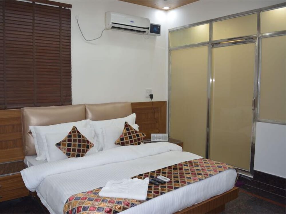 Hotel Stay At Green View 7/47
