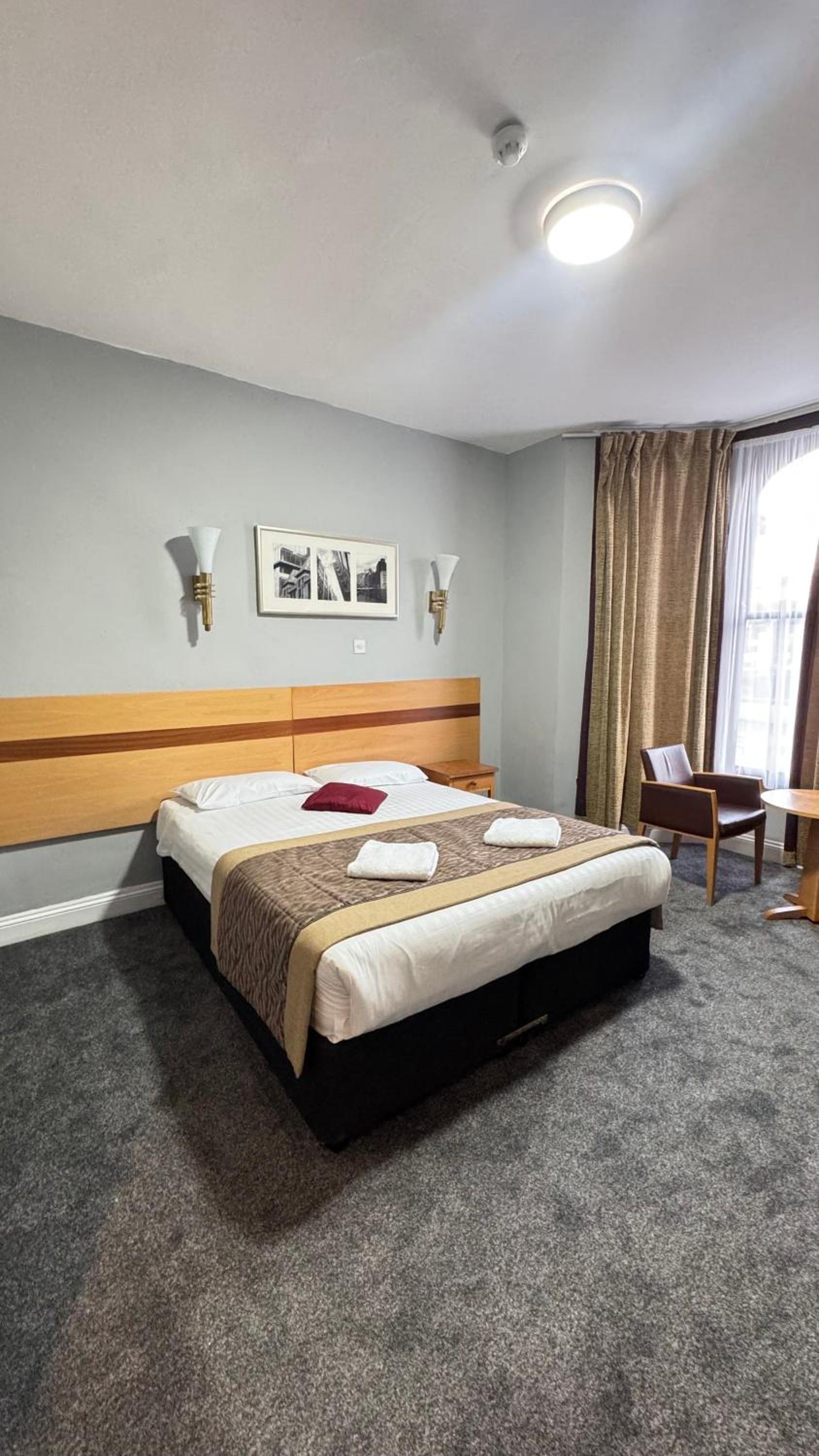 Newham 8/44