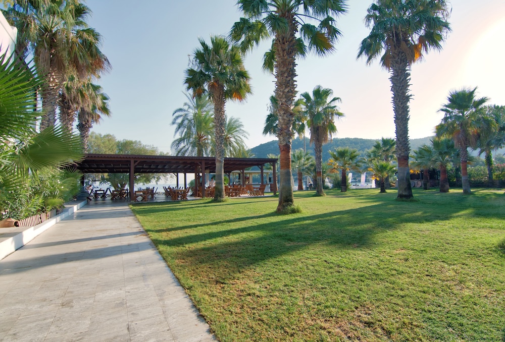 Selvi Beach Hotel 22/48