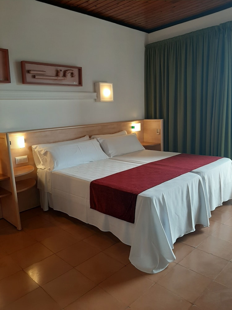 ROOM, SINGLE, BALCONY