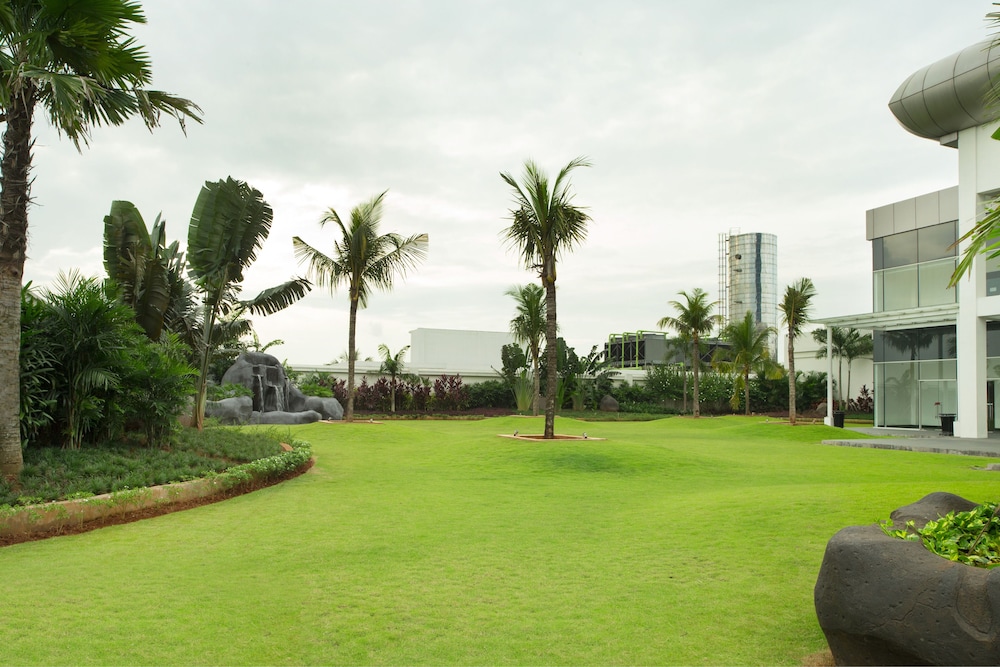 RESINDA HOTEL KARAWANG, MANAGED BY PADMA HOTELS 64/67