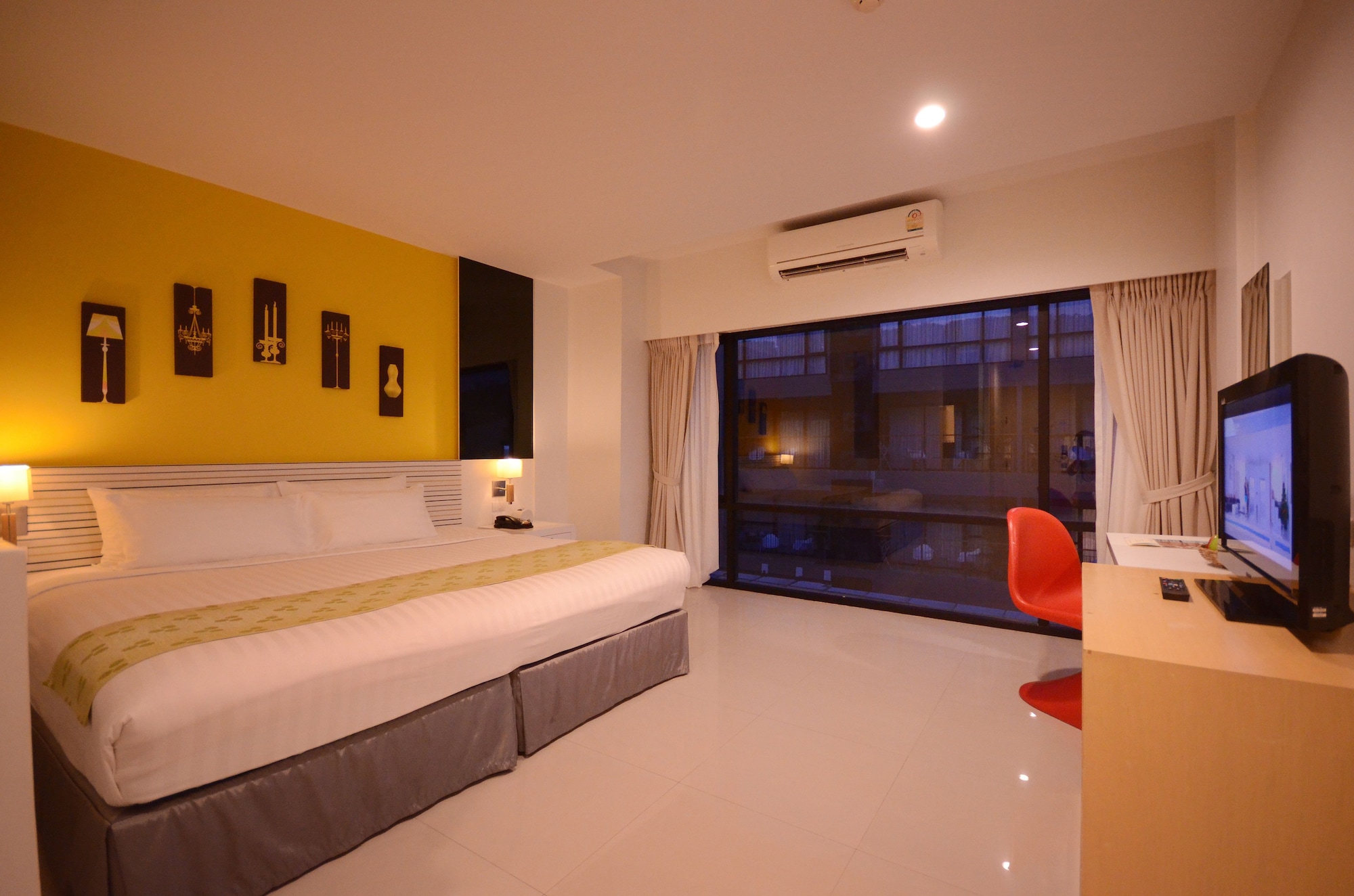 Penthouse, Studio