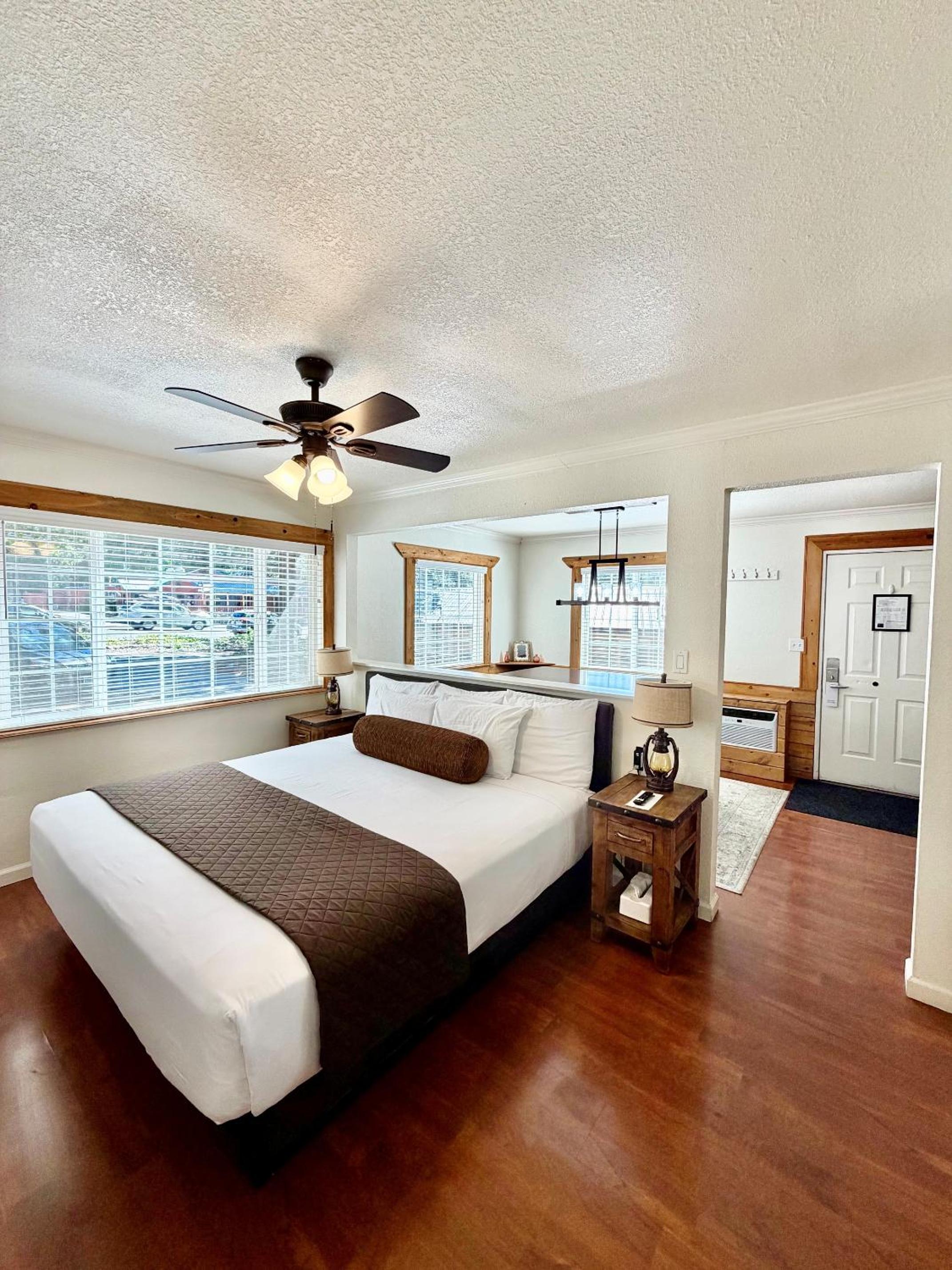 Suite, King Bed