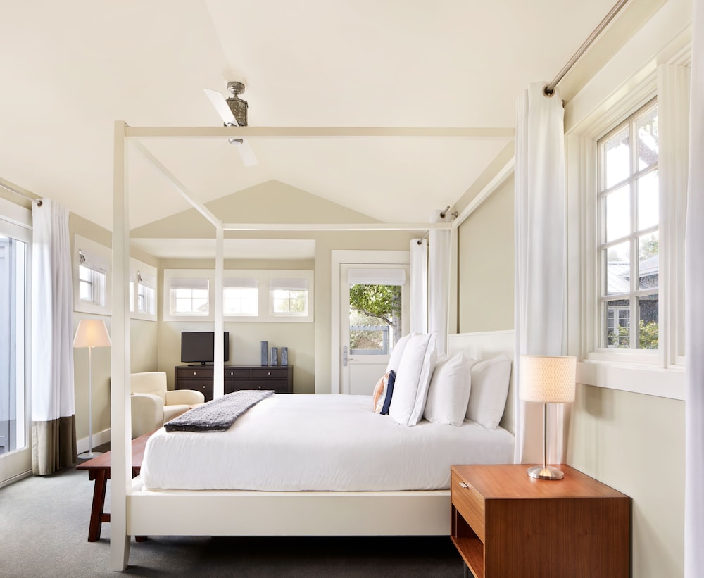 COURTYARD, HOME, 2 KING BEDS, SOFA