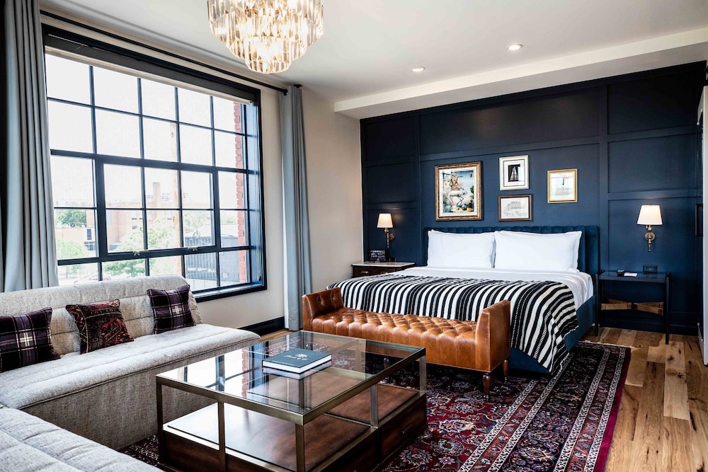 SUITE, KING BED, LIVING AREA