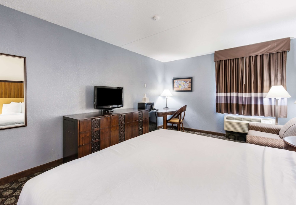 Econo Lodge Lafayette 16/57