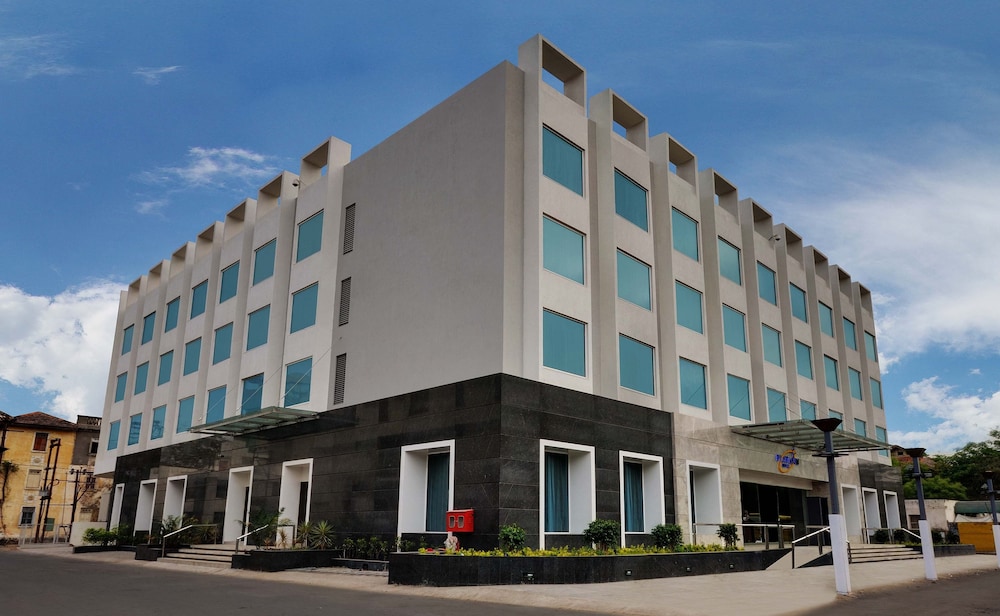 Platinum Hotel 4/43