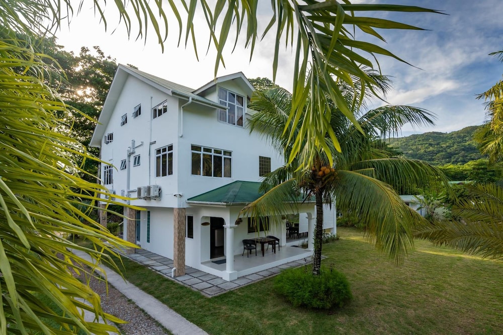 La Modestie Villa 42/50