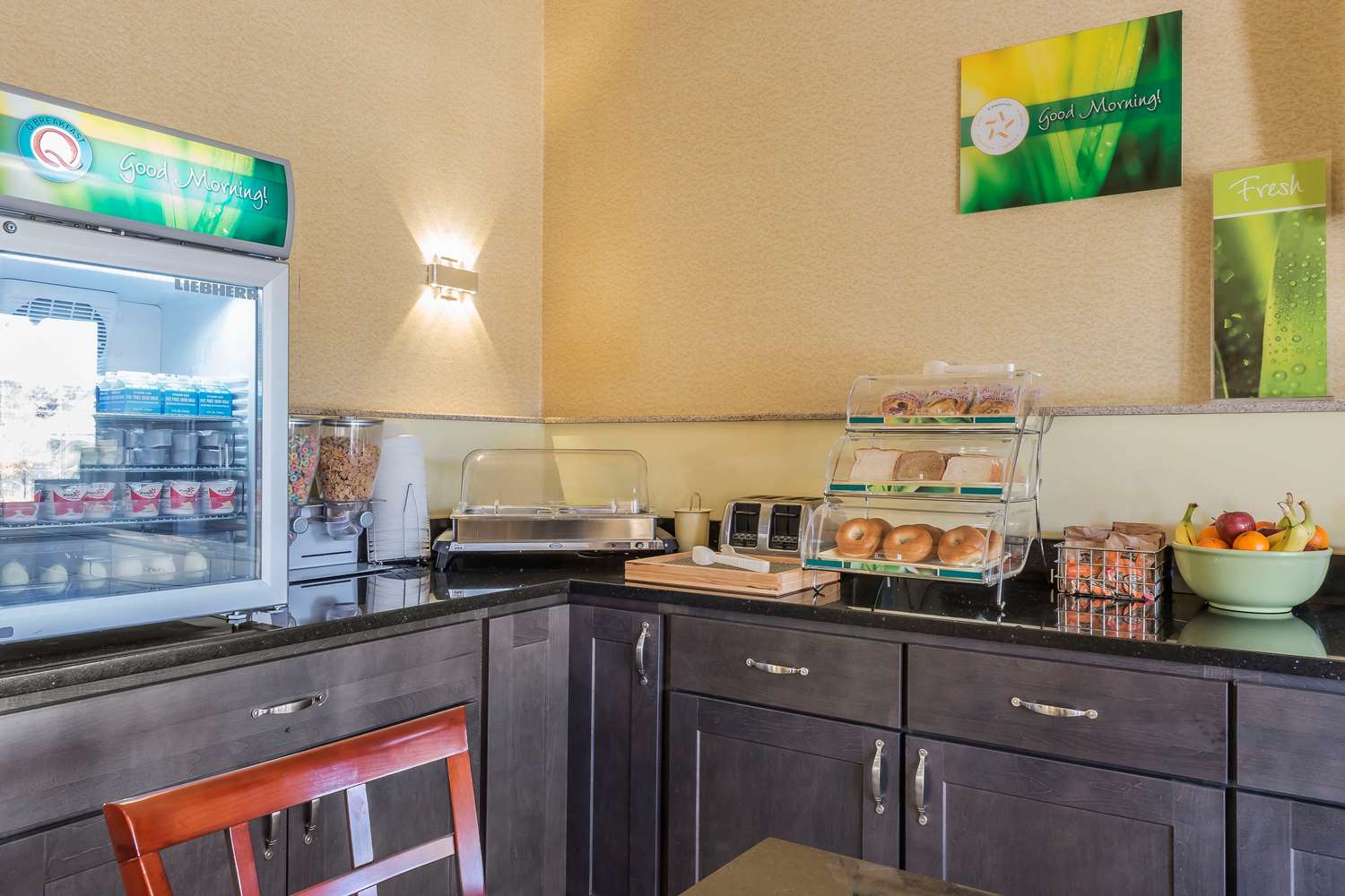 Quality Inn & Suites Pittsburgh Harmarville 17/17