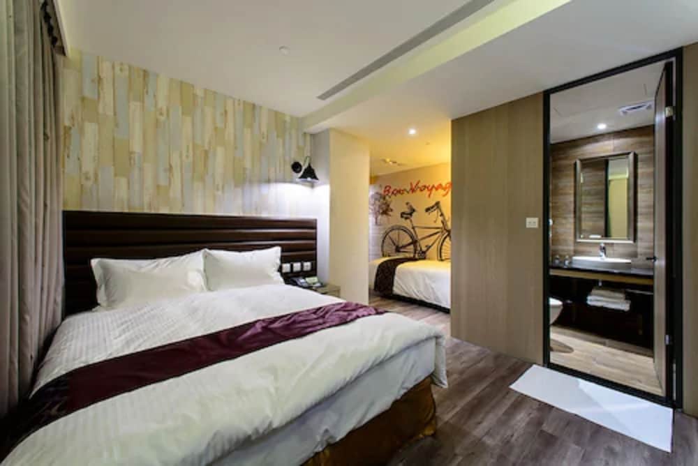ROOM, TRIPLE