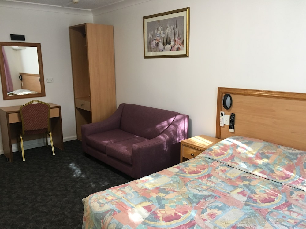 Edgecliff Lodge Motel 23/67
