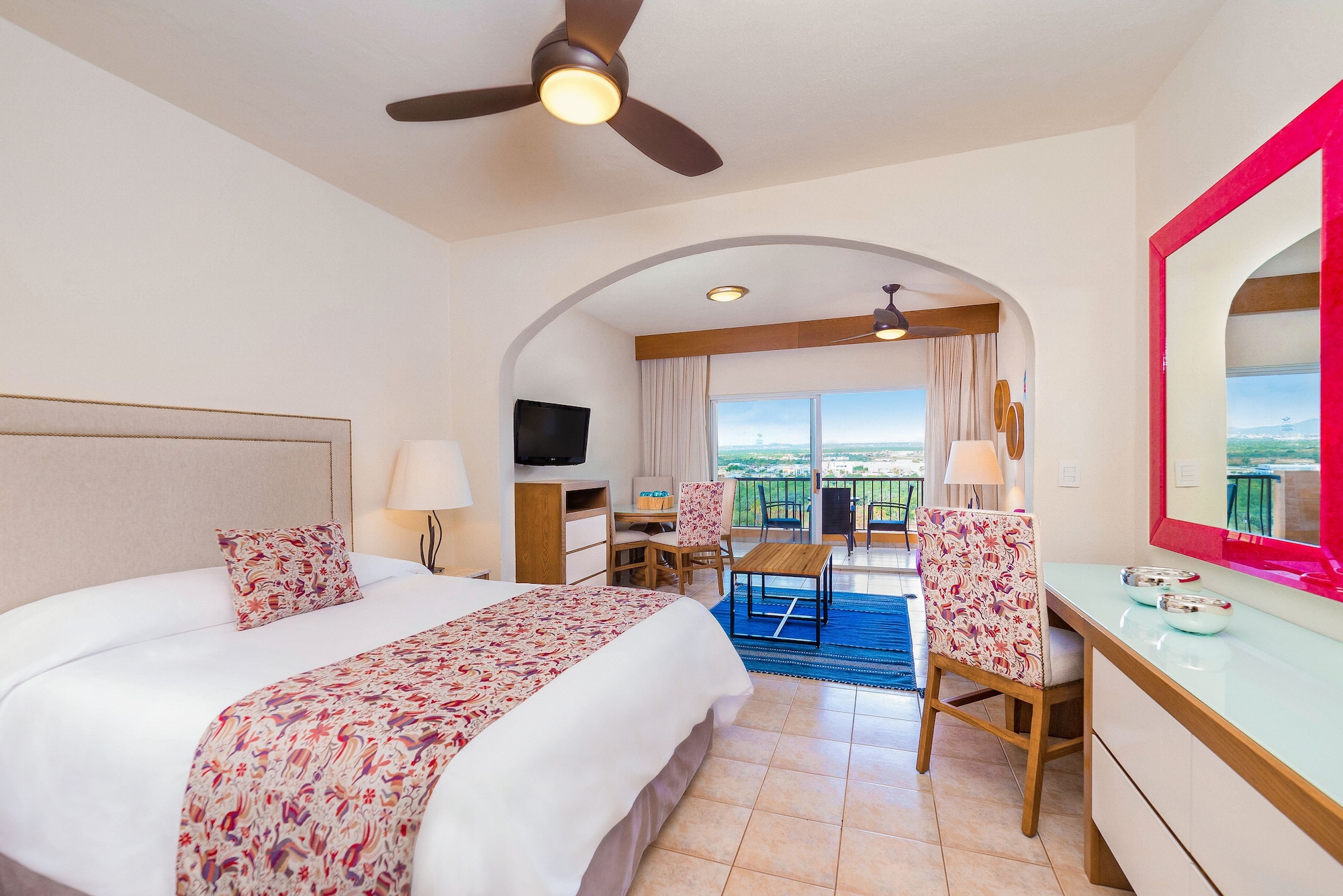 1 BEDROOM, SUITE