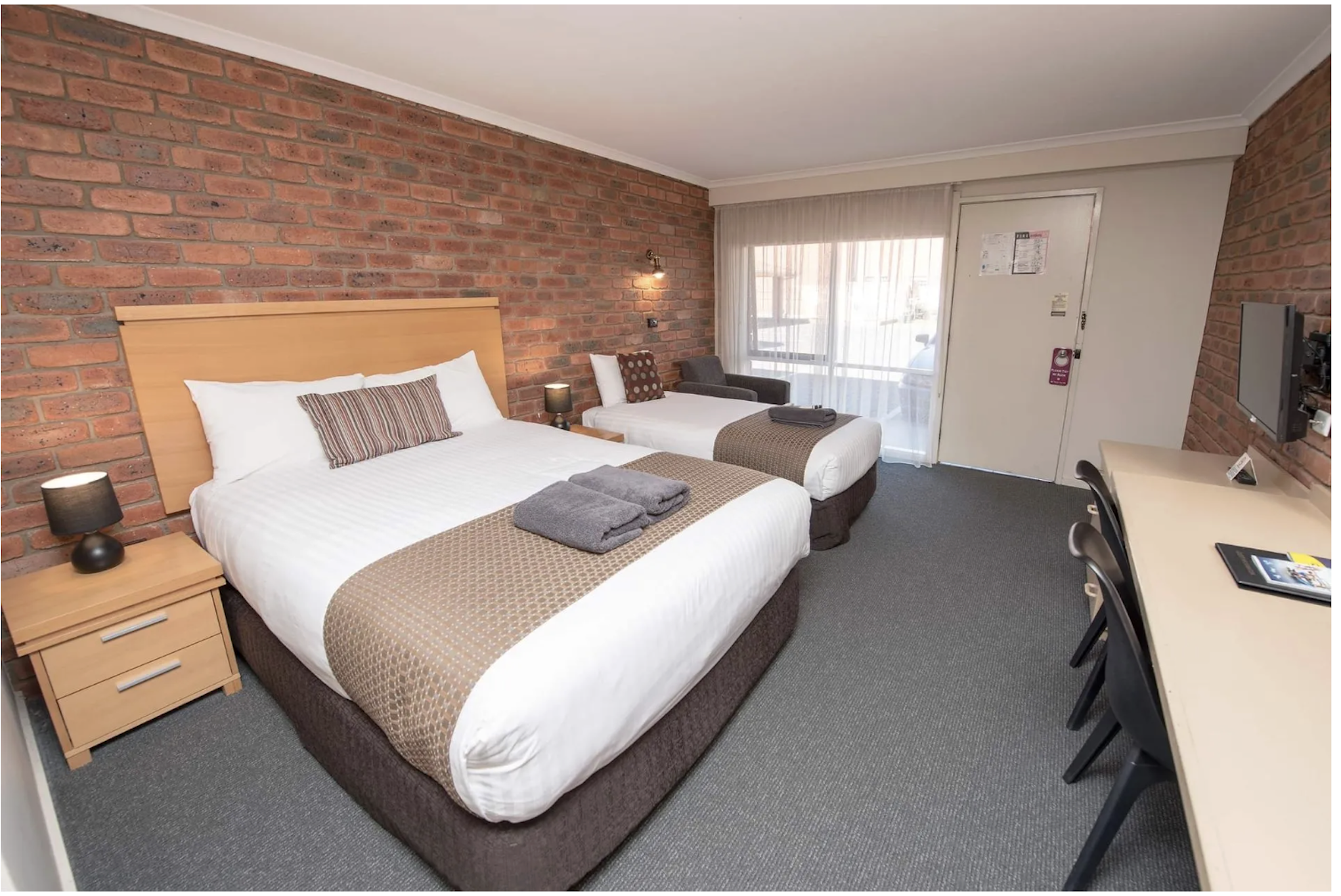 AUSTRALIAN SETTLERS MOTOR INN 8/25